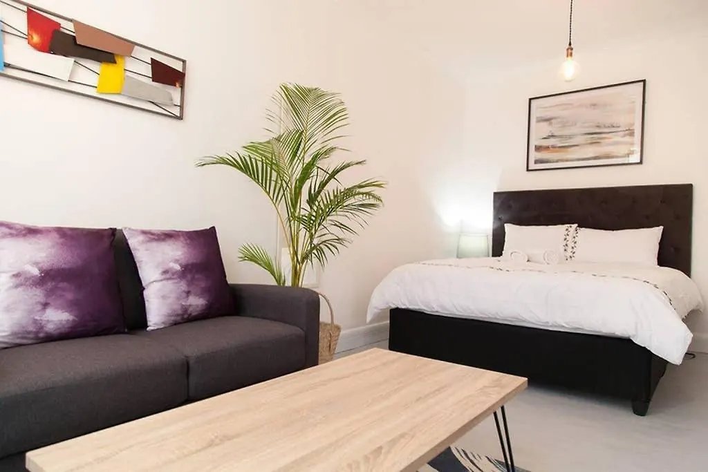 The Square Holiday Apartments Le Cap
